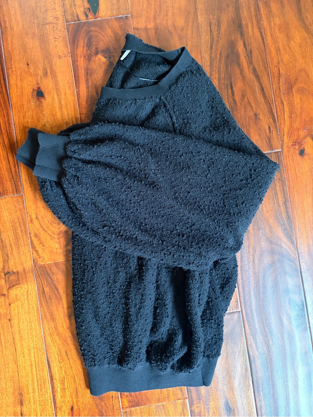 ☕️ Free People | Women’s | Cozy Black Bouclé Textured Crewneck Sweater | M - Picture 5 of 8